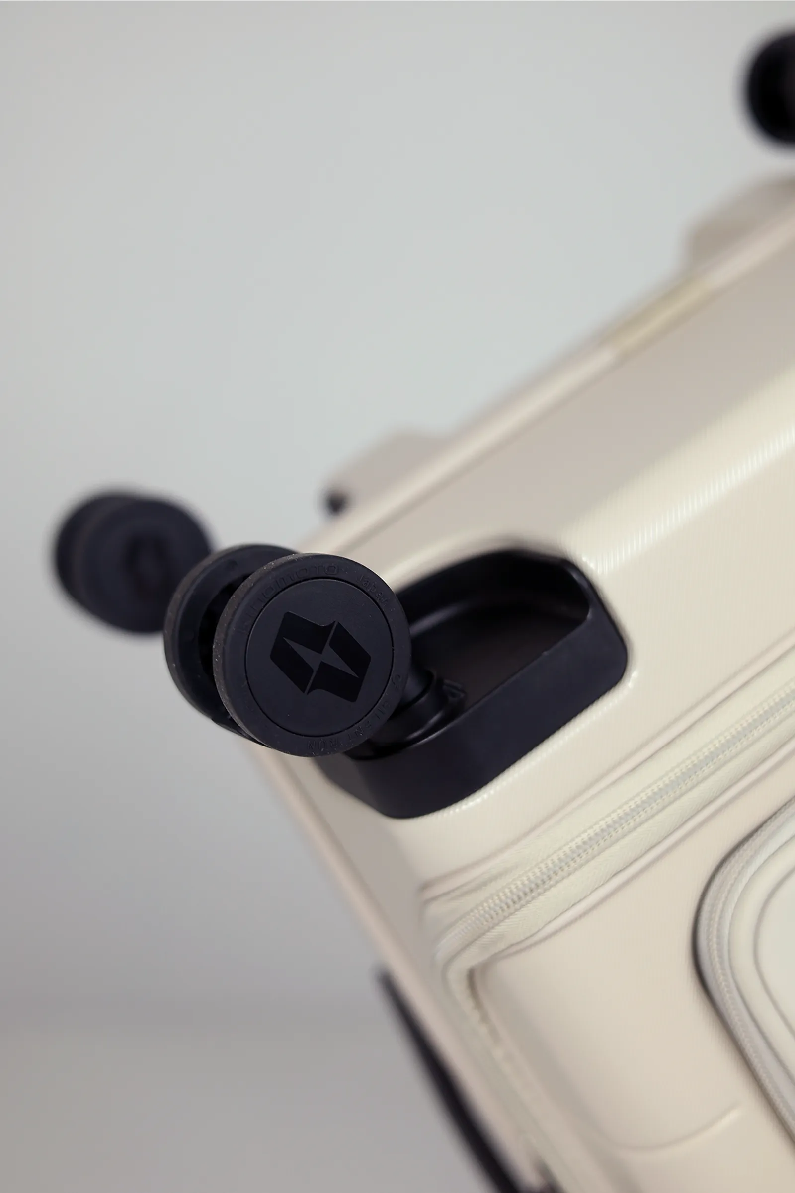 Macro of the Vasy spinner-wheel assembly in matte black.